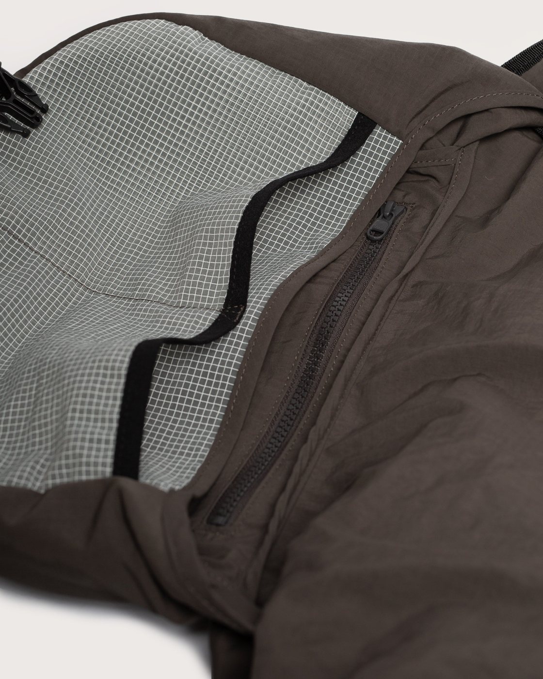 Mesh lining of the crossbody bag