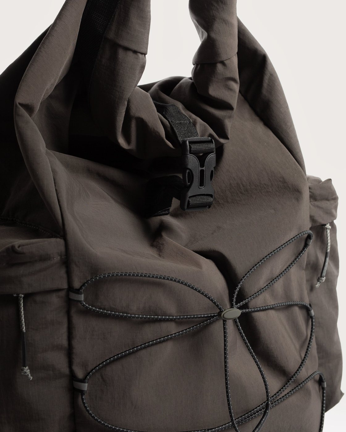 Roll-top buckle and drawcord cargo cords