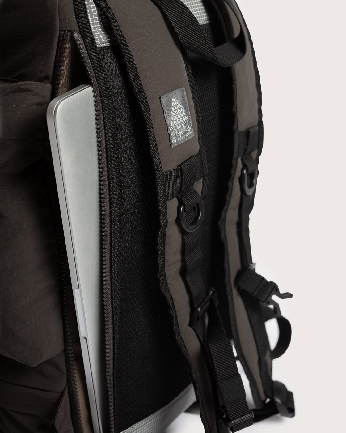Padded laptop compartment and harness