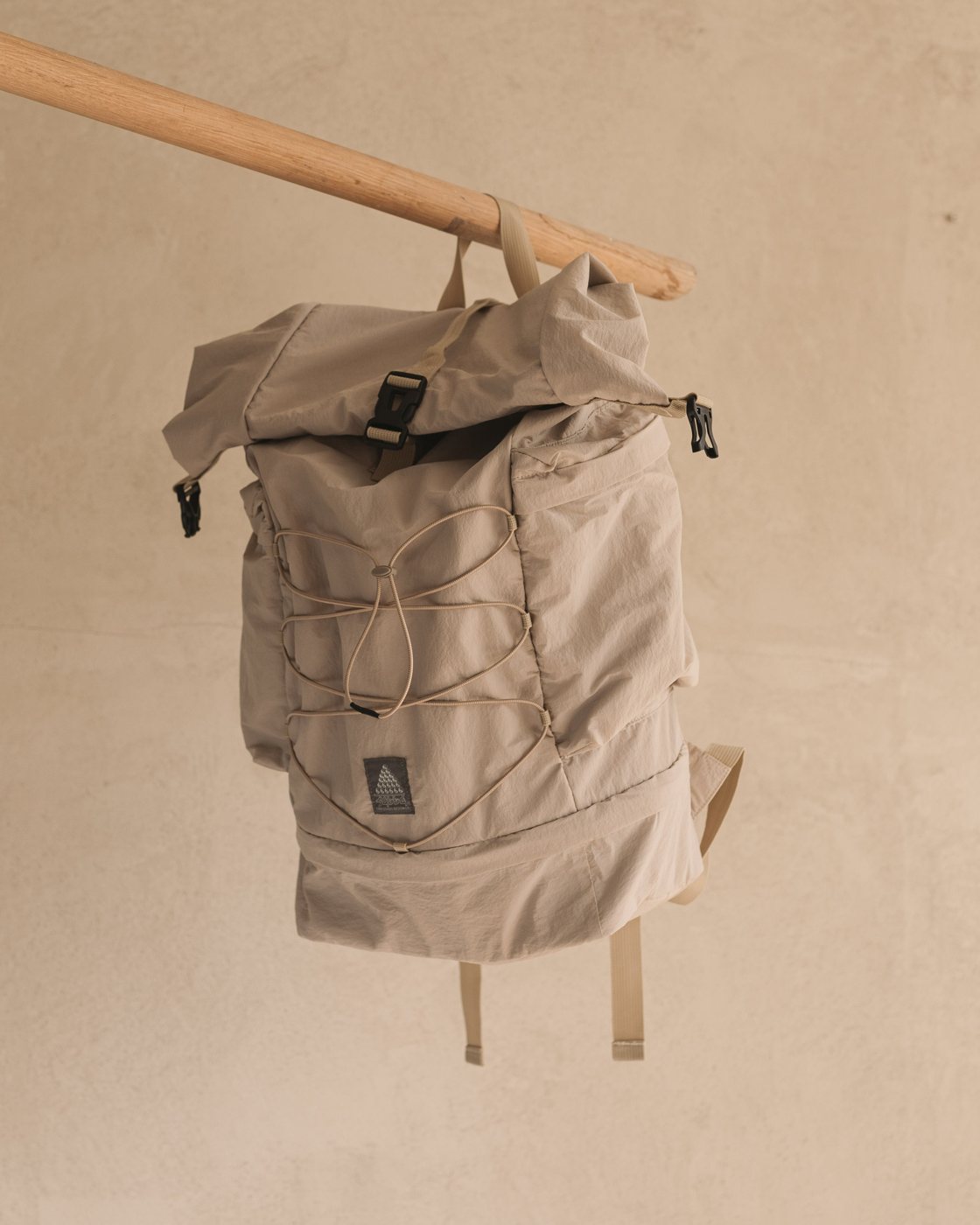 Terra bag in oat, hanging