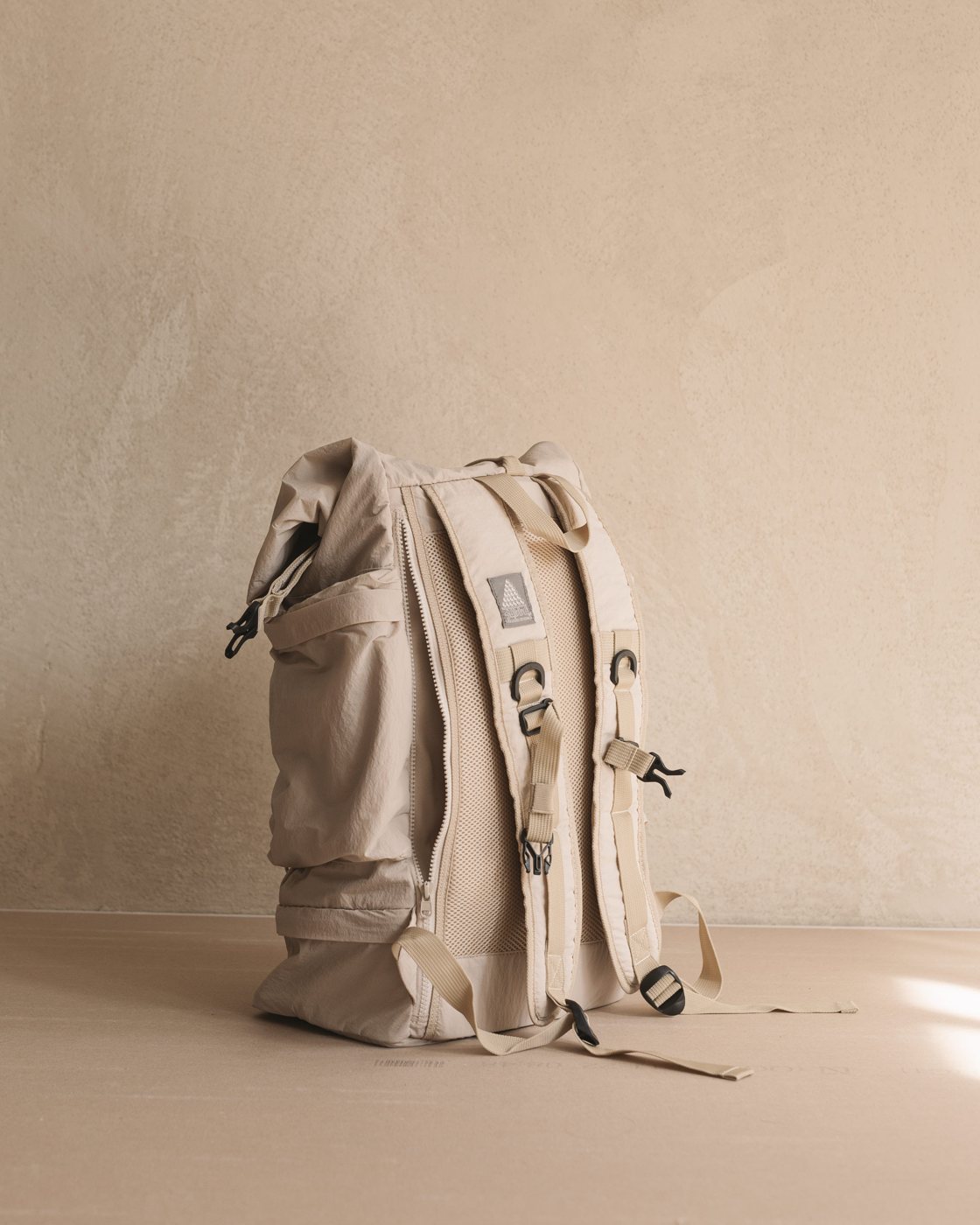Terra bag in oat, back and straps