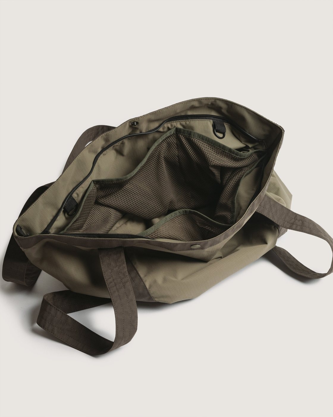 Ripstop tote in olive, open